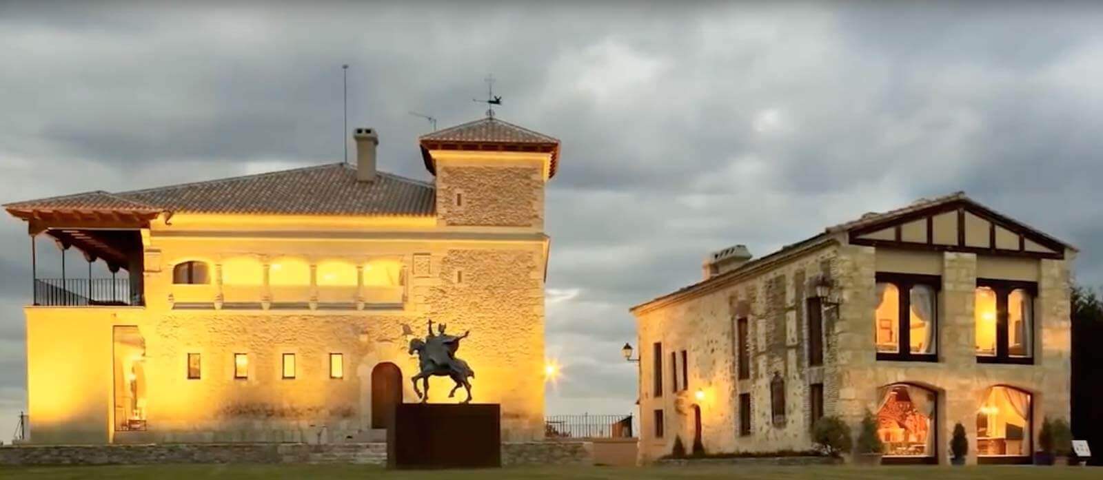 El palacio y bosque de la Serreta