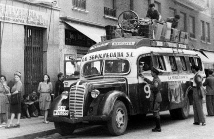 Salida de La Sepulvedana en la Calle del Acuerdo 1950. Foto Urech