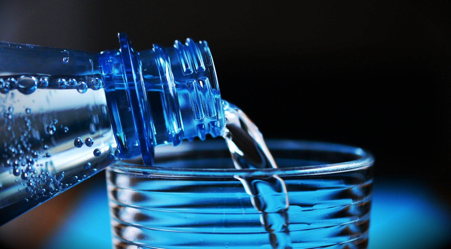 botella agua mineral